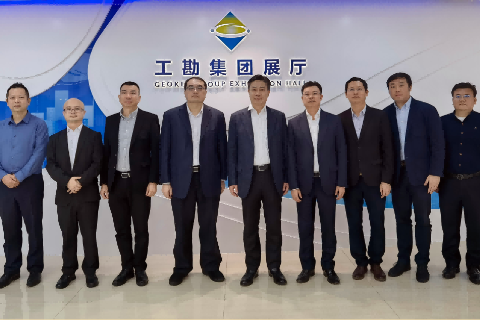  汕头高新区管委会考察团莅临XPJ官网集团考察指导